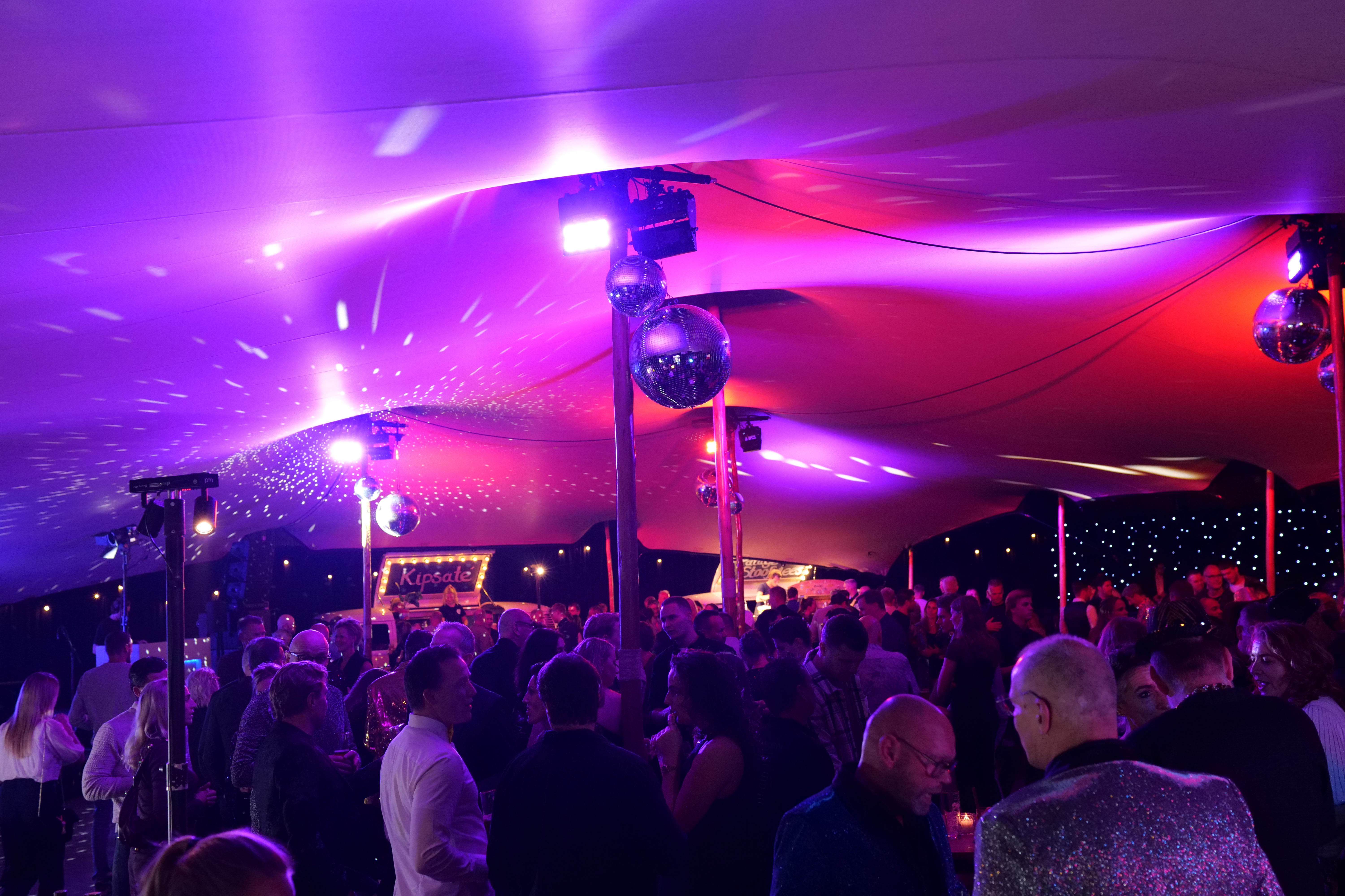 Foodtruck festival met stretchtent