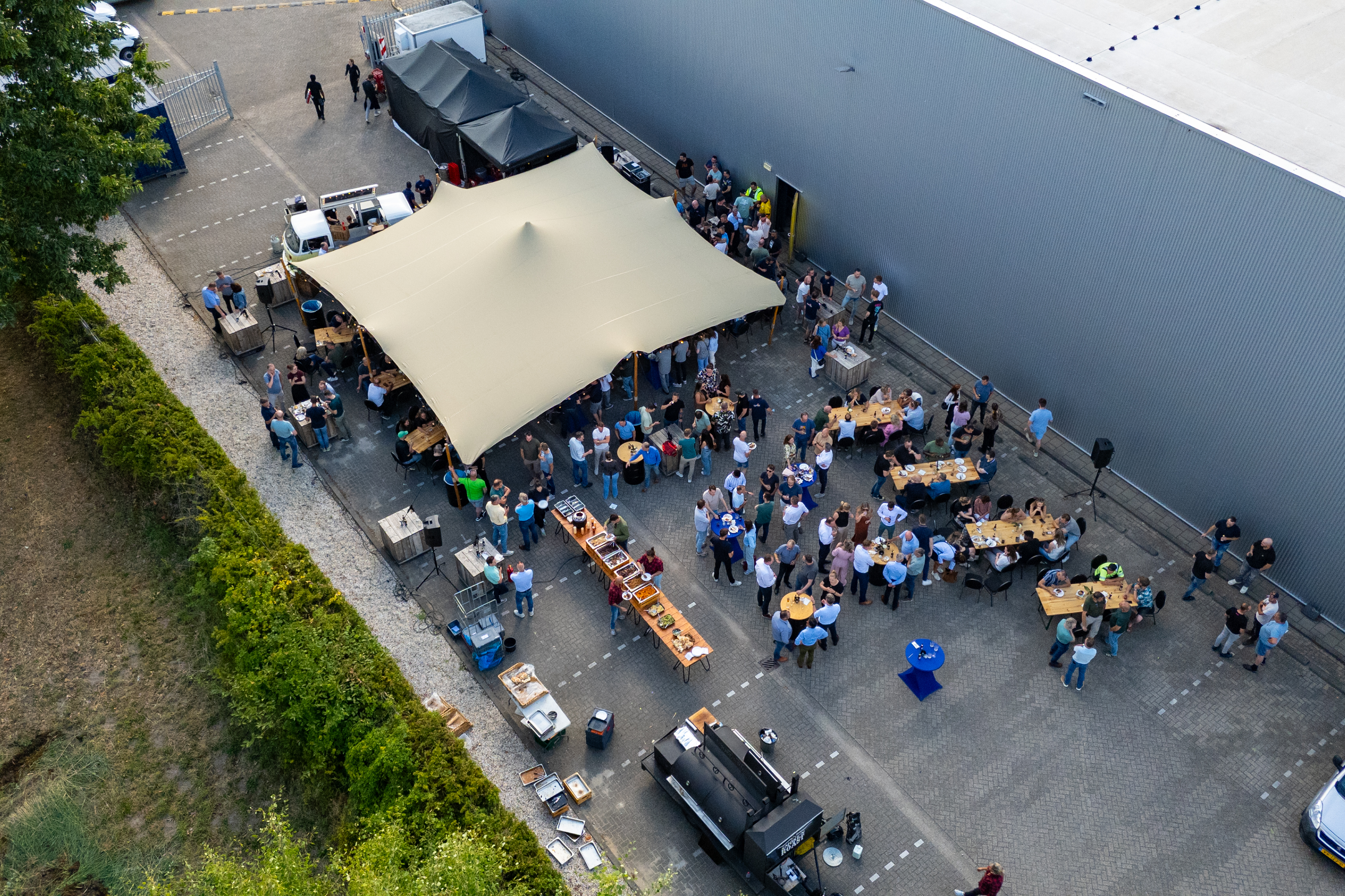 bedrijfsbarbecue van  boven