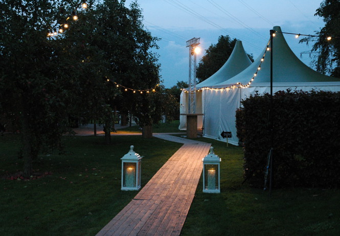 Verjaardag met prikverlichting en tenten