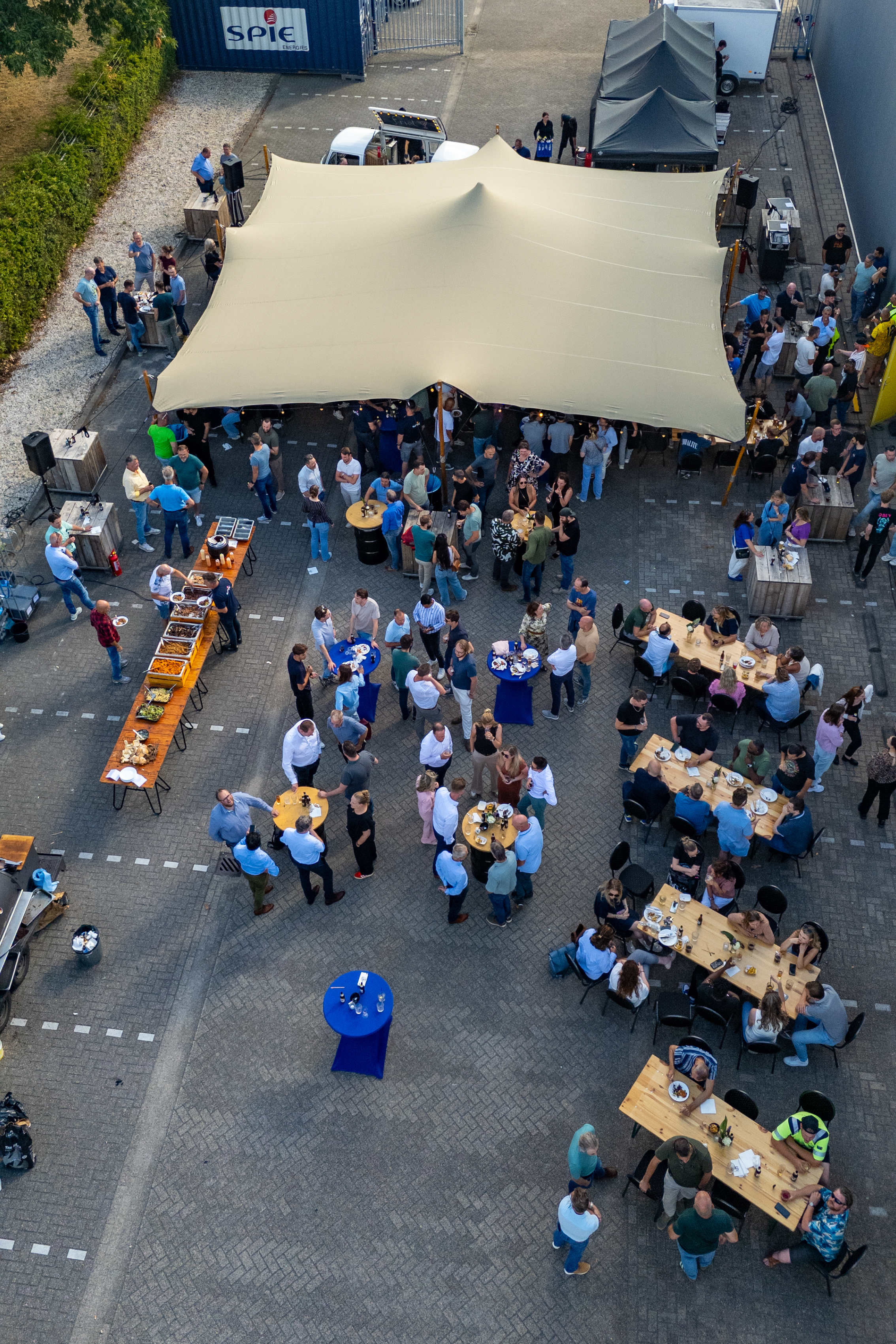 Bedrijfsbarbecue vanaf boven